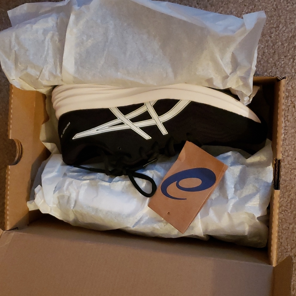 Asics Patriot 12 black/white Running Shoes, women's 7.5. Never worn. Smoke free.